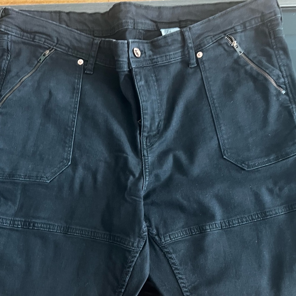 H&M Women’s Moto-style Black Skinny Jeans with Zipper Accents